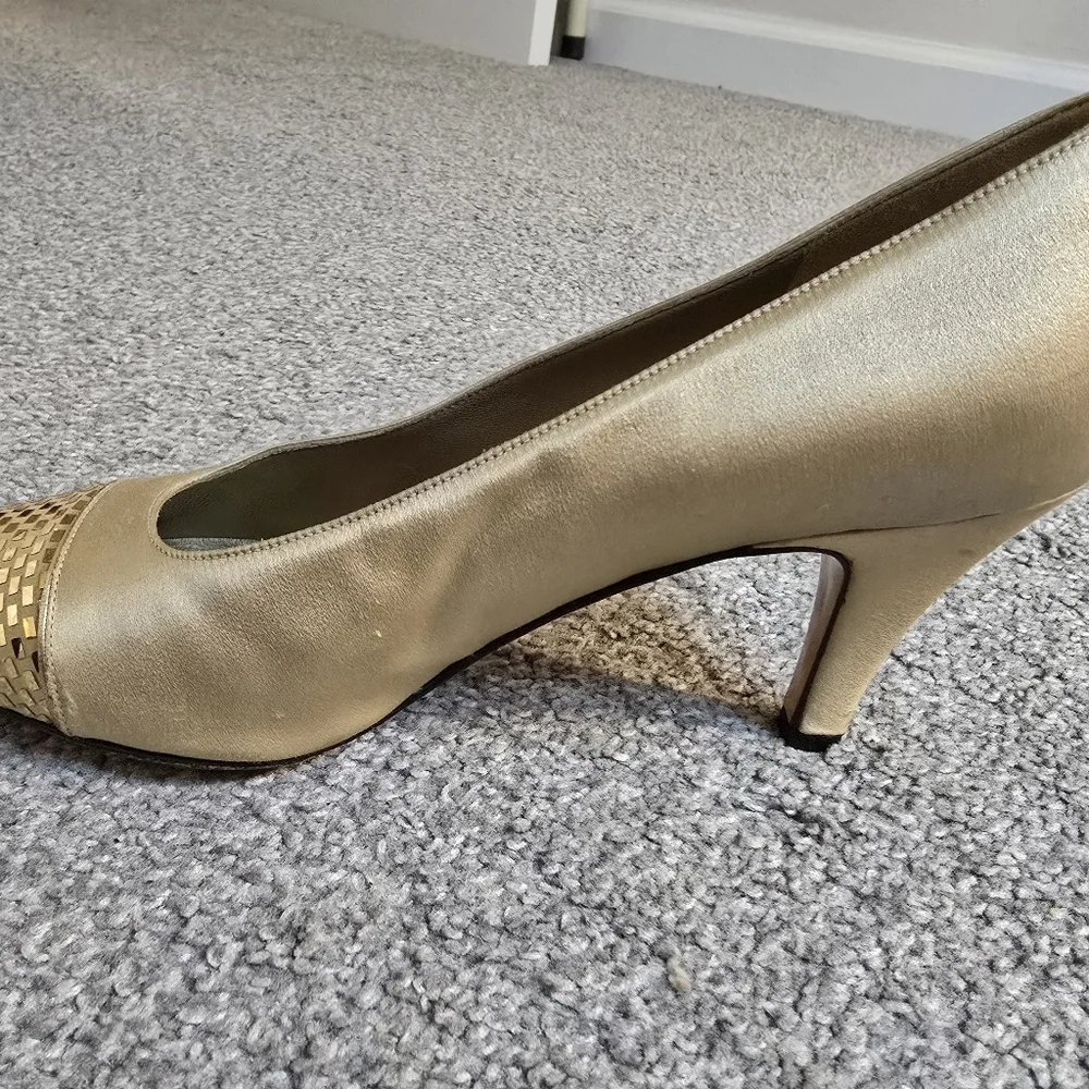 St John Made In Italy Gold Satin Sequin Toe Cap Pumps Size 7